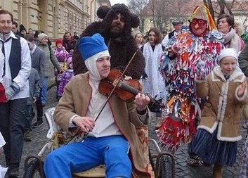 Azylový dům na masopustu