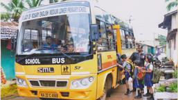 Nový školní autobus už brázdí indické cesty