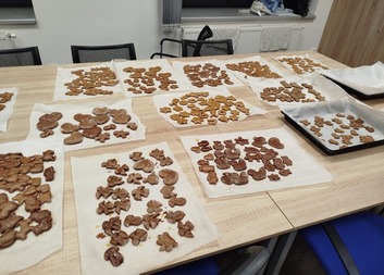 Vánoční pečení a zdobení perníčků 